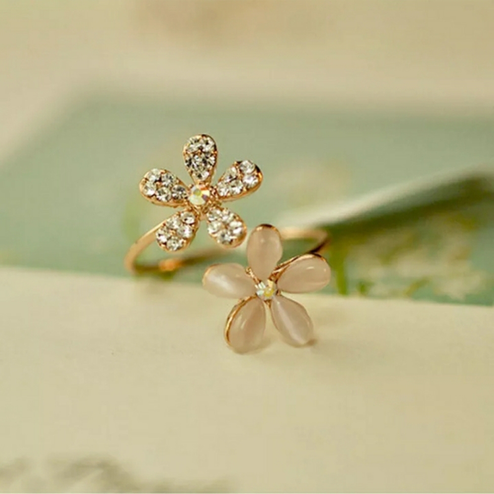 Dainty Daisy Ring  - Adjustable - ⭐⭐⭐⭐⭐ - Picture 2 of 12